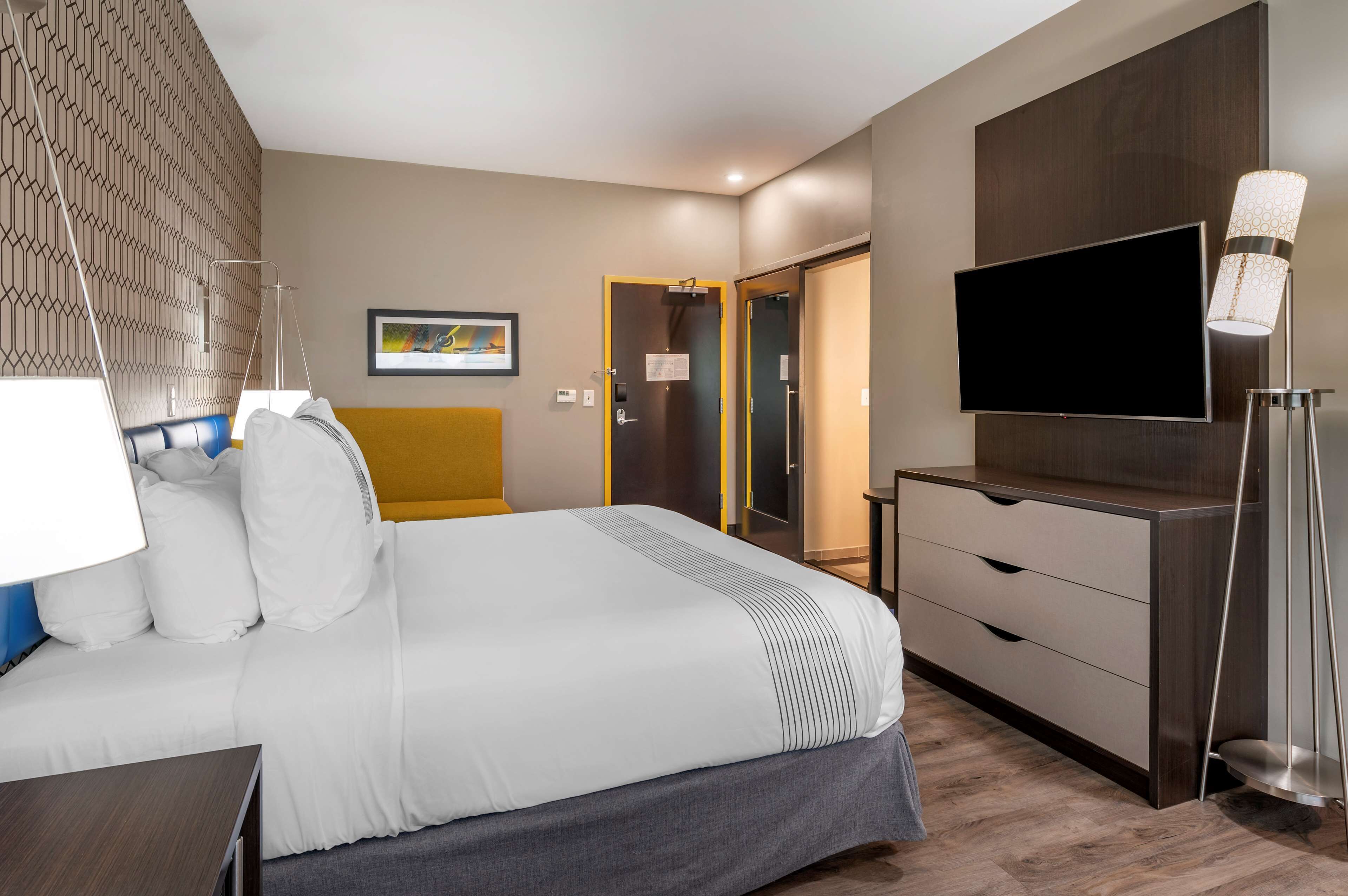 1 bedroom, premium bedding, memory-foam beds, laptop workspace