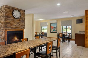 Free daily on-the-go breakfast - Howard Johnson by Wyndham Pigeon Forge (Pigeon Forge)