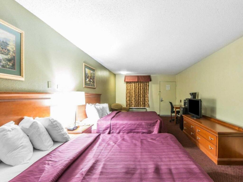 Desk, iron/ironing board, free cots/infant beds, free WiFi