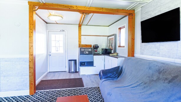 A room with a sofa, a coffee machine, and a sign indicating ice buckets only. - Country Hearth Inn & Suites By OYO Sturgis (Sturgis)