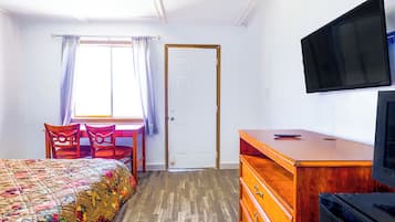 1 bedroom, desk, Internet, bed sheets
