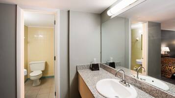 Room, 1 King Bed, Non Smoking (Check-In: 3PM - 12AM) | Bathroom | Free toiletries, hair dryer, towels