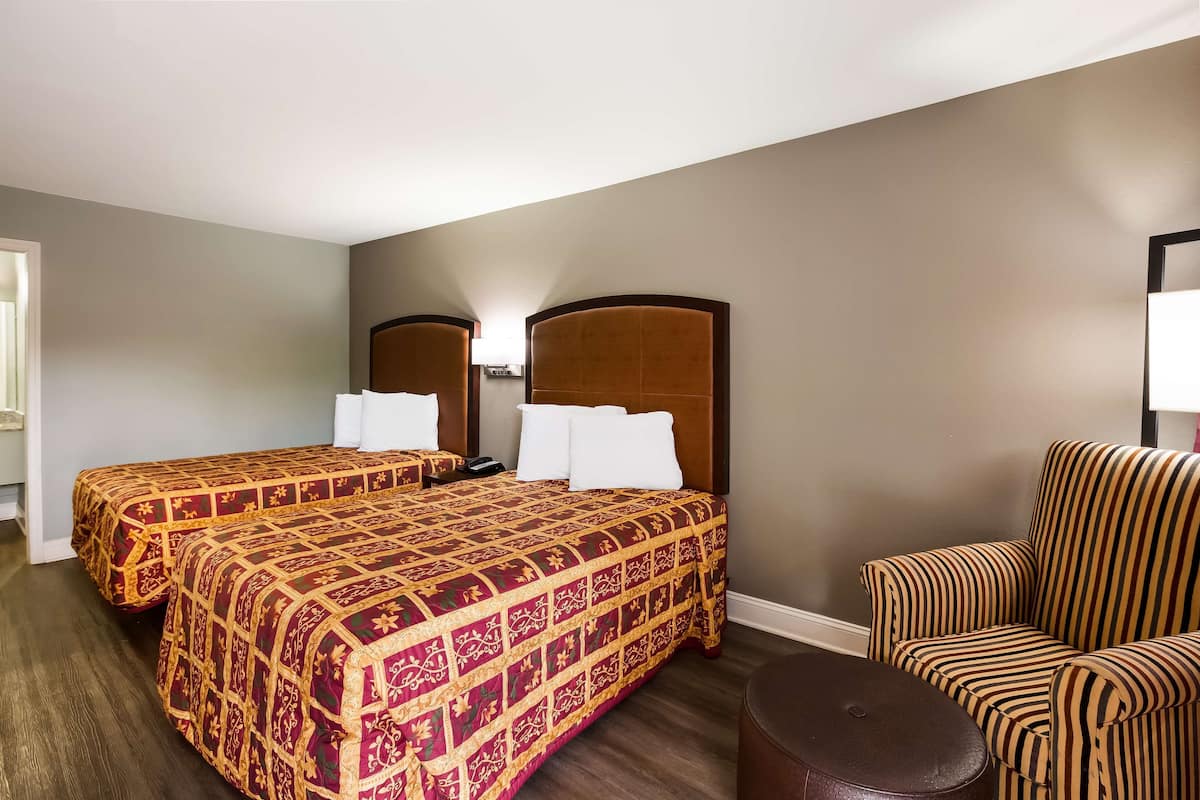 Premium bedding, in-room safe, desk, blackout drapes