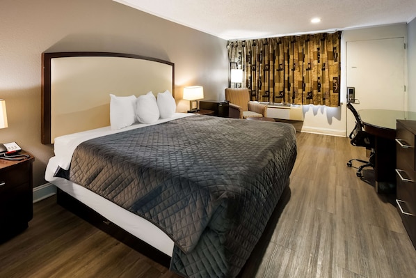 客房, 1 張特大雙人床, 非吸煙房 (Check-in: 3PM–12AM) | 高級寢具、房內夾萬、書桌、遮光窗簾/窗簾