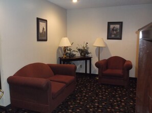 Studio Suite, 1 King Bed, Non Smoking | Living room