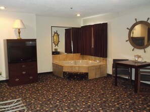 Suite studio, 1 très grand lit, non-fumeur | Baignoire profonde