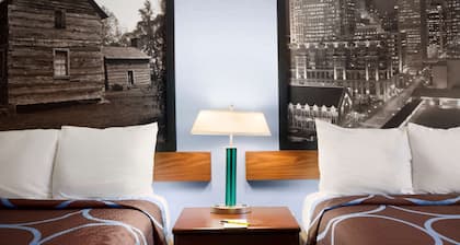 Super 8 by Wyndham Charlotte University