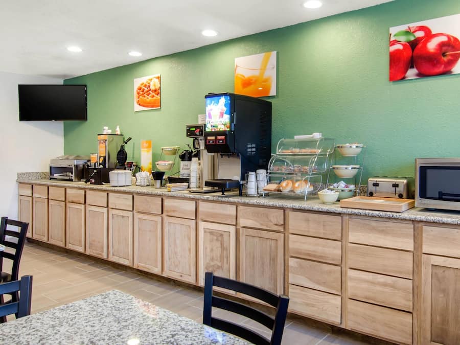 Free daily continental breakfast