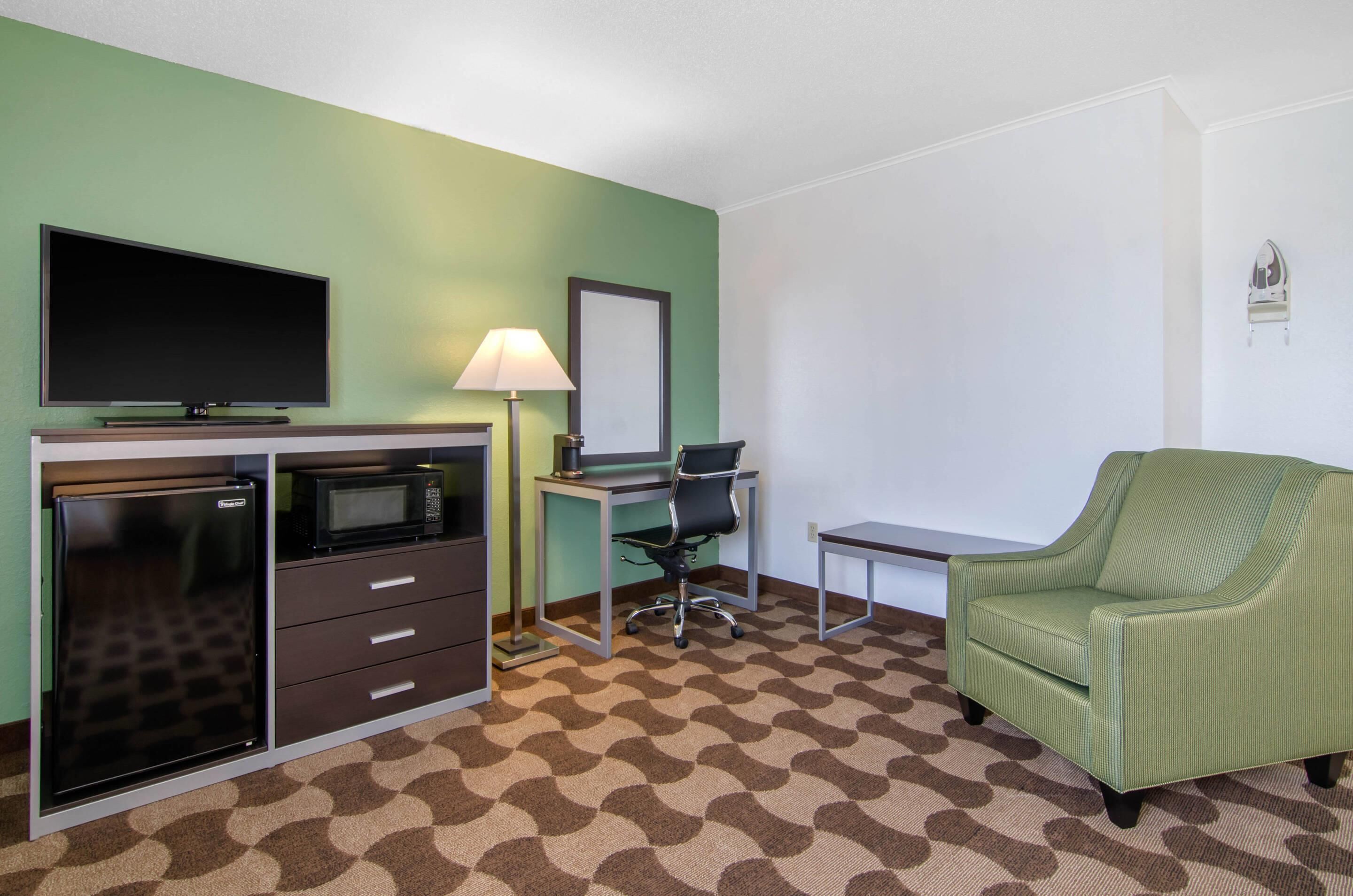 desk, free wifi, bed sheets, alarm clocks