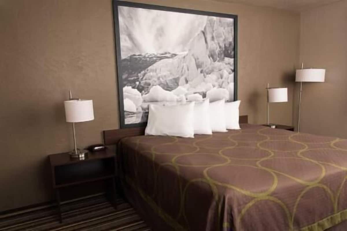 In-room safe, desk, laptop workspace, iron/ironing board