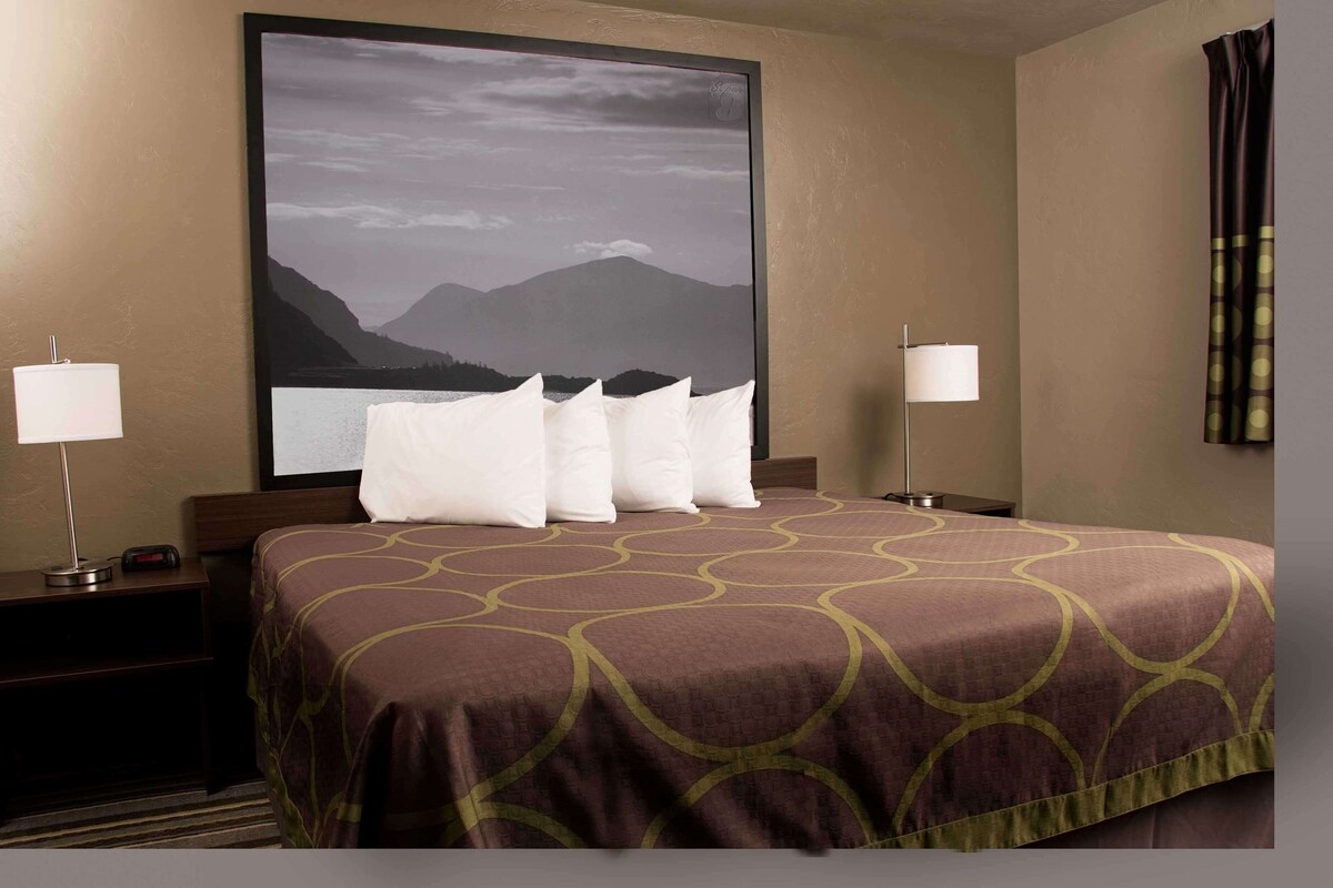 room inside Super 8 by Wyndham Juneau