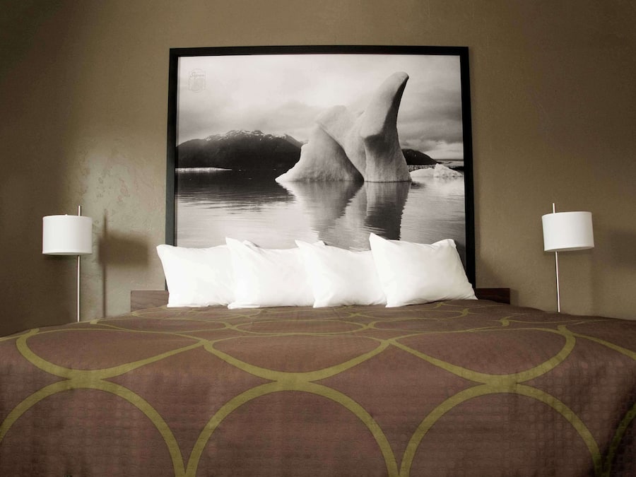 In-room safe, desk, laptop workspace, iron/ironing board