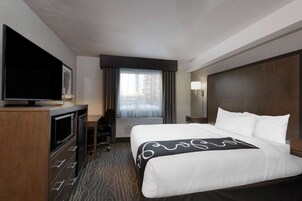 Premium bedding, desk, blackout drapes, soundproofing