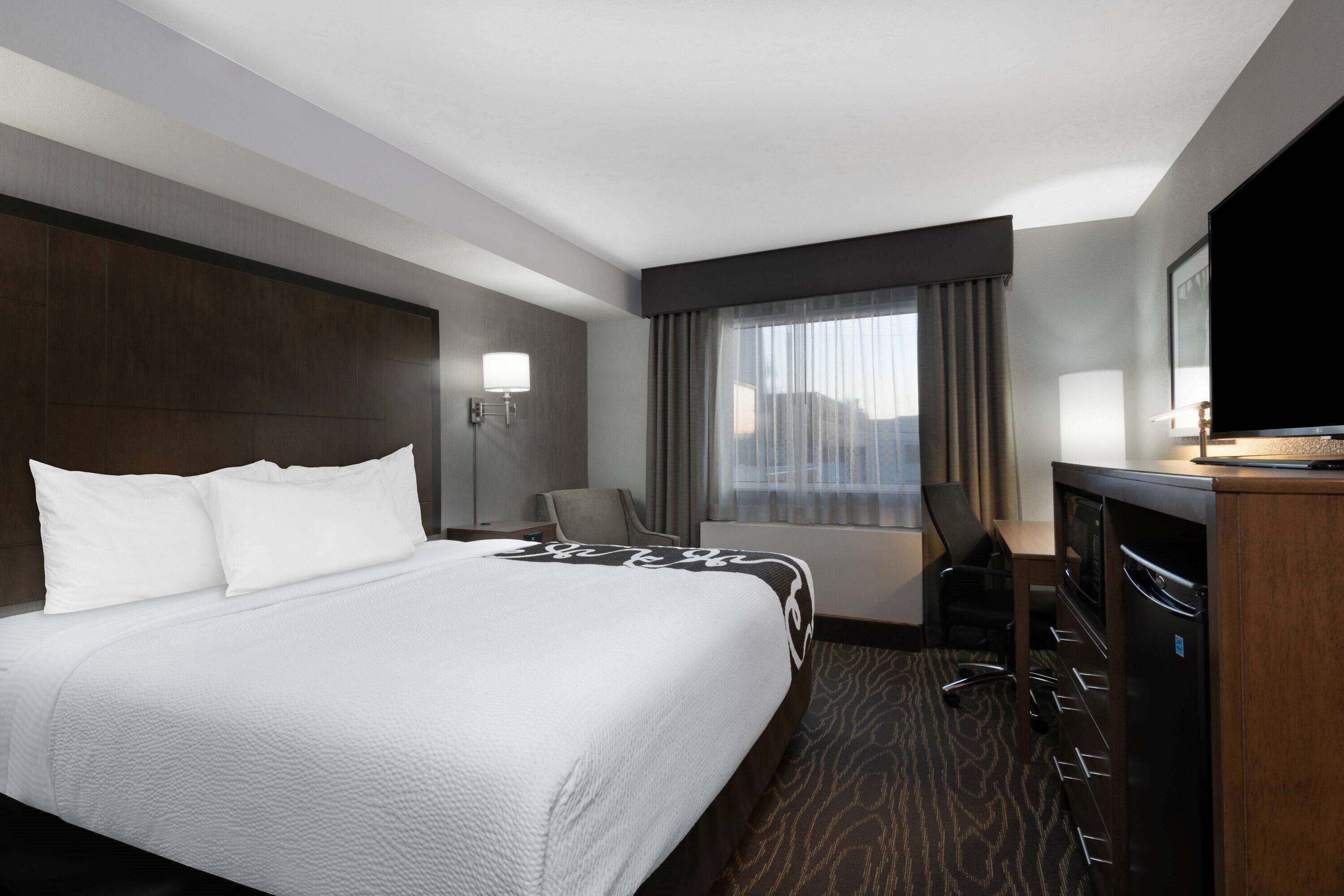 room, 1 king bed, non smoking | premium bedding, desk, blackout curtains, soundproofing