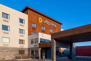 Exterior - La Quinta Inn & Suites by Wyndham Anchorage Airport (Anchorage)