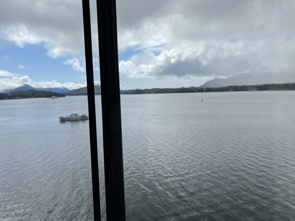 Studio suite, 1 kingsize bed, niet-roken, uitzicht op zee | Een bureau, een laptopwerkplek, verduisterende gordijnen