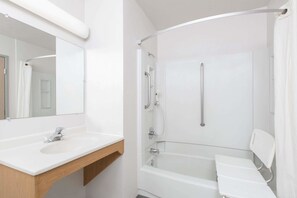 Room, 1 Queen Bed, Accessible, Non Smoking (Mobility) | Bathroom | Combined shower/bathtub, free toiletries, hair dryer, towels - Super 8 by Wyndham Ketchikan (Ketchikan)