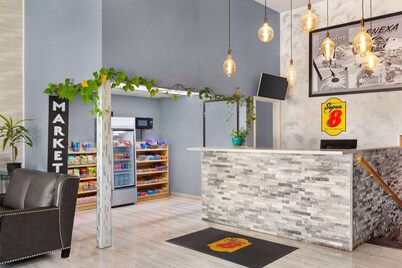 Super 8 by Wyndham Lenexa Overland Park/Mall Area