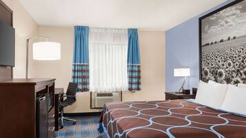 Standardrum - 1 kingsize-säng | Värdeförvaringsskåp på rummet, skrivbord och strykjärn/strykbräda