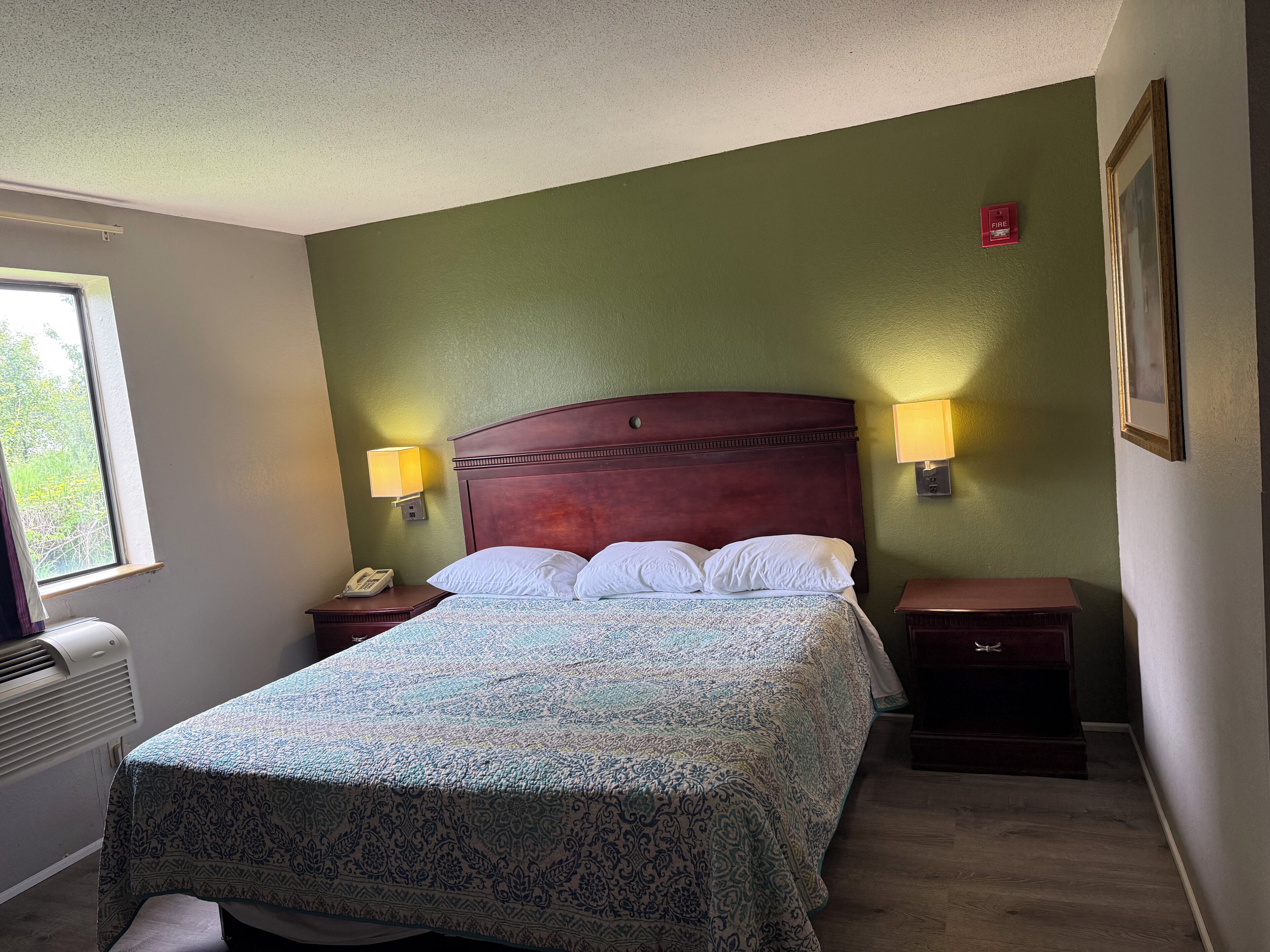 King Bed Accessible Non Smoking | Desk, iron/ironing board, free WiFi, bed sheets