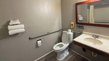 King Bed Accessible Non Smoking | Bathroom
