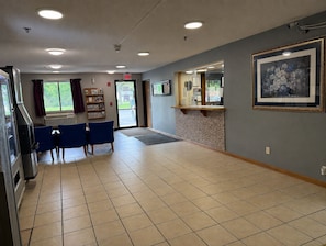 Lobby sitting area - Coldwater Inn & Suites near I 69 (Coldwater)