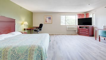 Zimmer, 1 King-Bett, Nichtraucher, Whirlpool | Schreibtisch, Bügeleisen/Bügelbrett, kostenloses WLAN, Bettwäsche
