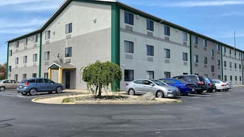 A multi-story hotel with a parking lot.