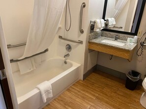 Chambre Deluxe, 1 très grand lit, accessible aux personnes à mobilité réduite, non-fumeur | Équipements de salle de bain