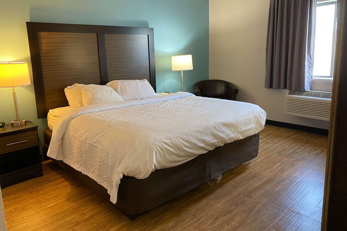 Skrivebord, skrivebord for bærbar PC og strykejern/-brett