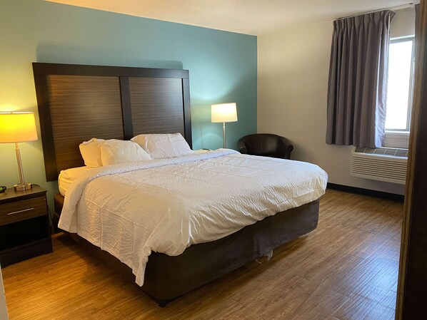 Desk, laptop workspace, iron/ironing board, free WiFi