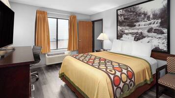 Suite, 1 Queen Bed, Non Smoking (Efficiency) | Desk, blackout drapes, free cribs/infant beds, rollaway beds