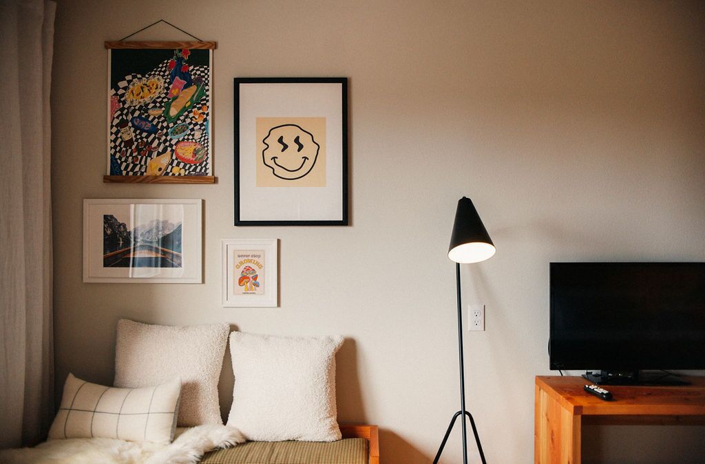 1 bedroom, hypo-allergenic bedding, desk, laptop workspace