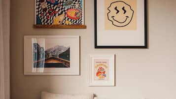 Hypoallergeen beddengoed, een bureau, een laptopwerkplek