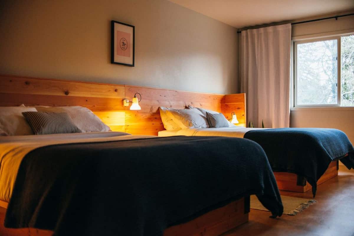 1 bedroom, hypo-allergenic bedding, desk, laptop workspace