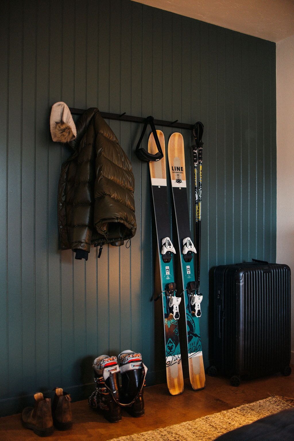 1 bedroom, hypo-allergenic bedding, desk, laptop workspace