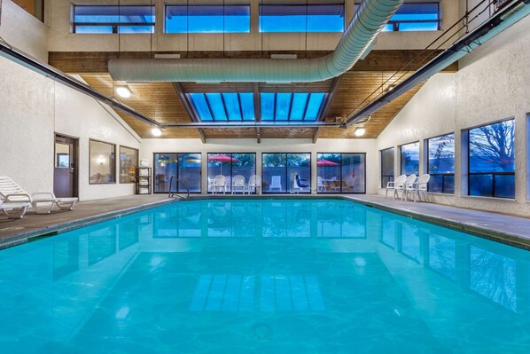 Indoor pool, pool loungers