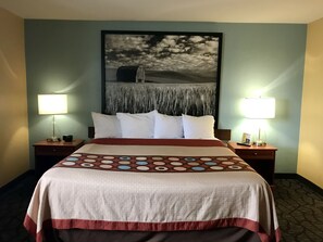 Studio Suite, 1 King Bed, Non Smoking | Free cots/infant beds, rollaway beds, free WiFi, bed sheets - Super 8 by Wyndham Union Gap Yakima Area (Yakima)