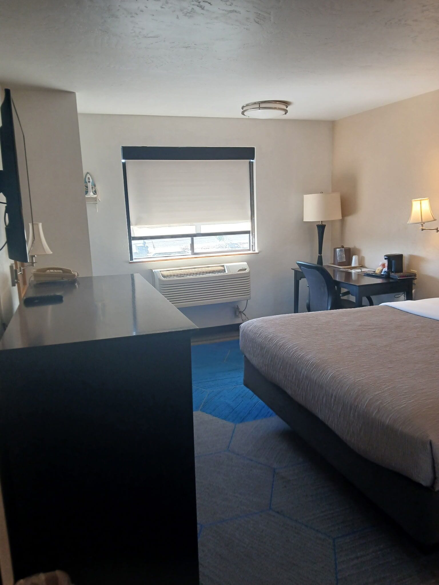 Room, 1 King Bed, Non Smoking | Desk, laptop workspace, iron/ironing board, WiFi