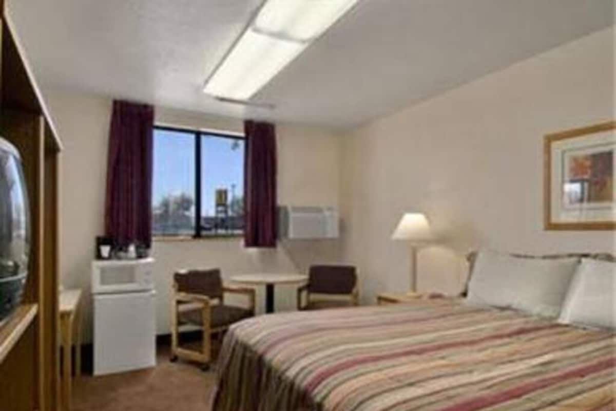 Individually decorated, individually furnished, desk, laptop workspace