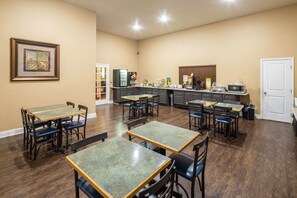 Free continental breakfast 