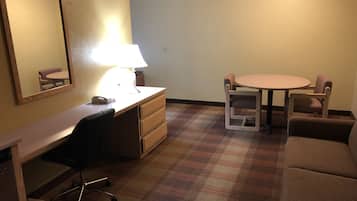 Studio Suite, 1 King Bed, Non Smoking