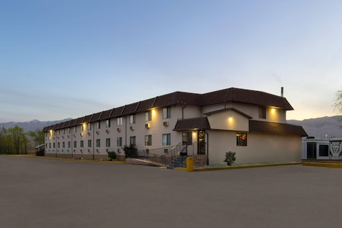Super 8 by Wyndham Ogden