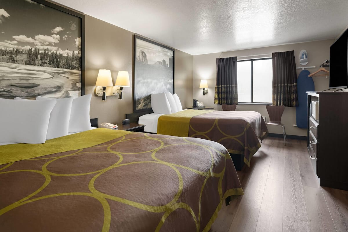 Desk, free cribs/infant beds, rollaway beds, free WiFi