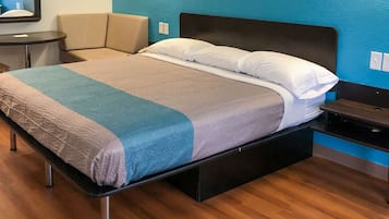 Escritorio, espacio para trabajar con un portátil, wifi gratis
