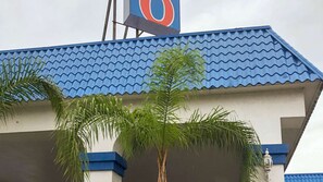 Exterior - Motel 6 Daytona Beach, FL - Speedway (Daytona Beach)
