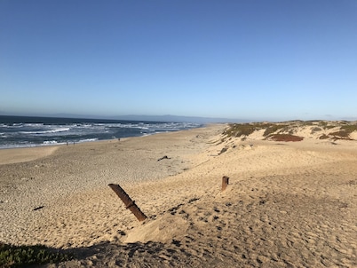 Country Inn & Suites by Radisson, Monterey Beachfront-Marina, CA