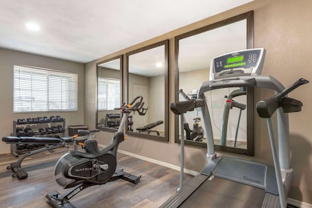 Fitness facility. Quality Inn Show Low