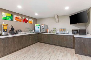 Free daily continental breakfast 