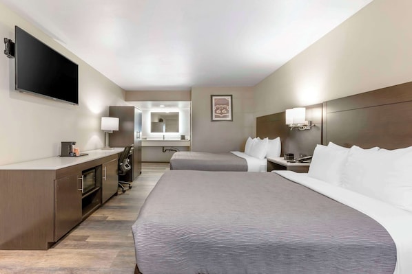 Standard Queen, 2 Queen Beds, Leisure Chair/Ottoman, Non Smoking